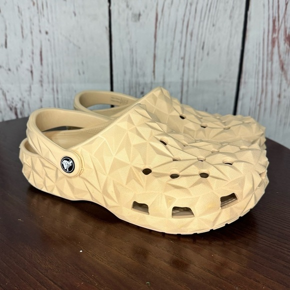 CROCS GEOMETRIC CLOG SHIITAKE nude/flesh color unisex style women’s size 7 GUC - Picture 14 of 16